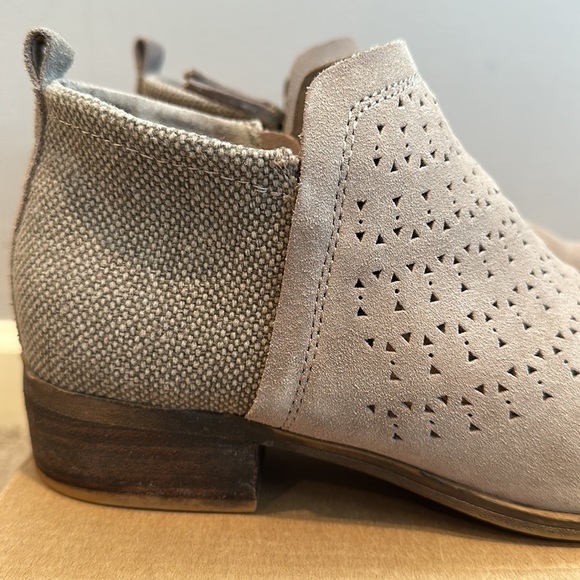TOMS Delia desert taupe suede radial perf/farren bootie - Picture 3 of 8